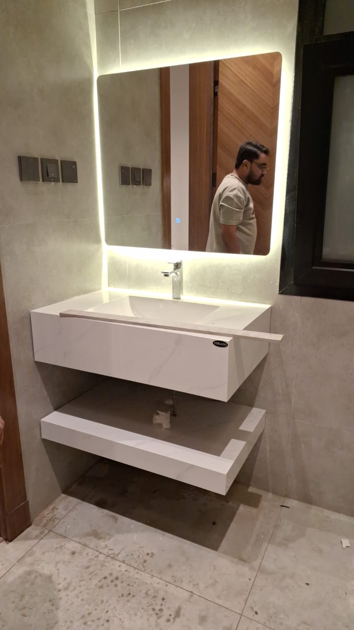 Modern wall-mounted basin with new faucet fitted by Sabbaq Fannan Al Riyadh in a Riyadh home